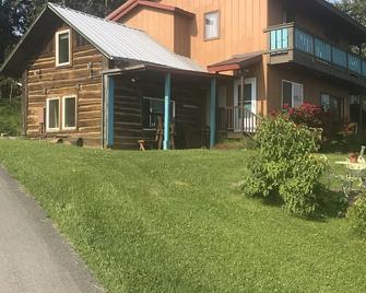 荷马住宿加早餐旅馆 - 荷马 - 建筑