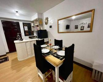 Udhh Ostentation Homes Stay - 伊穆斯 - 餐厅
