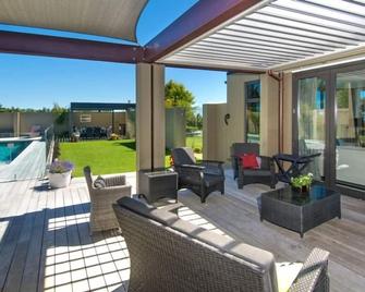 Ansarli Estate - Luxury Holiday Home - 塔斯曼 - 露台