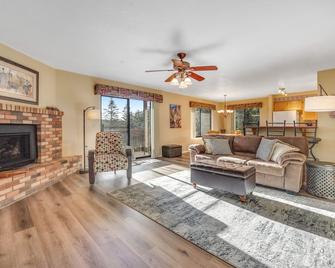 Charming Walnut Hills Condo - 弗拉格斯塔夫 - 客厅