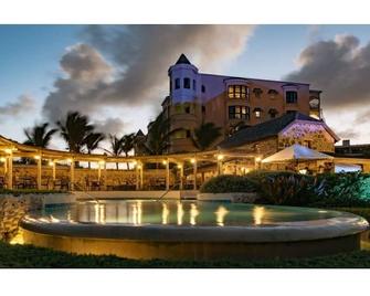 The Crane Resort 2br+3bth. Ocean View. Priv 28' Pool Kitchen+livingroom Sleep 6 - Diamond Valley - 建筑