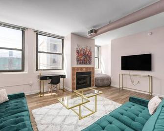 Downtown King Loft | Balcony | Free Parking - 克利夫兰 - 客厅