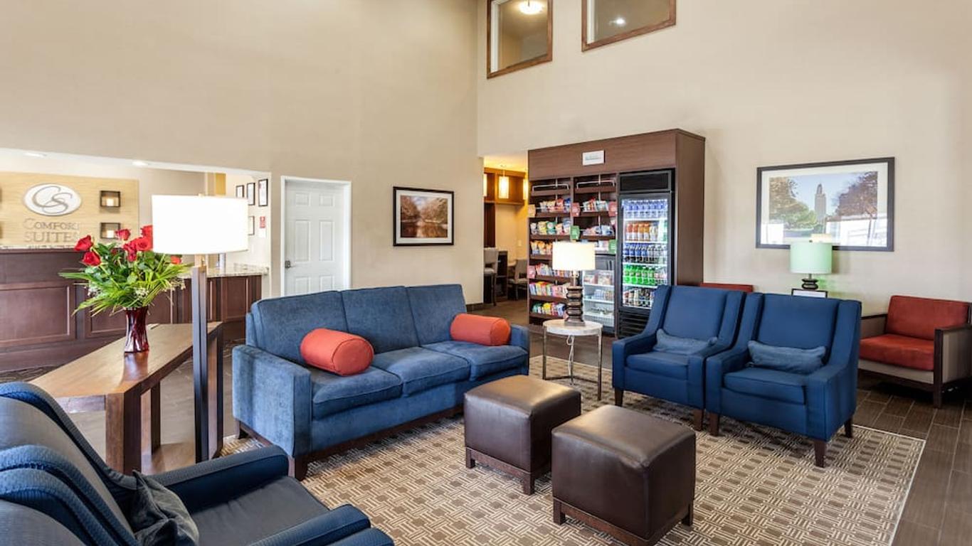 大学凯富全套房酒店