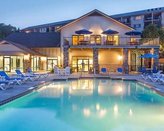 Two Bedroom Combo, Luxury Condo, Pigeon Forge, Tn (2629592) - 鸽子谷 - 游泳池
