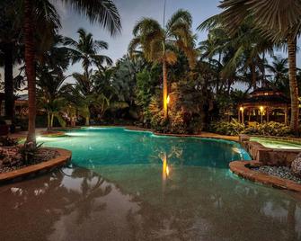 Cozy Caribbean-Style Home w/ Outdoor Veranda - Steps to Beach-Entry Pool - 伊斯拉莫拉达 - 游泳池