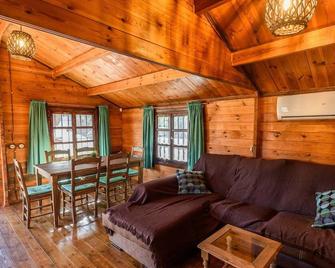 Complejo el Mirador - Casa de Madera Málaga by Ruralidays - 马拉加 - 客厅