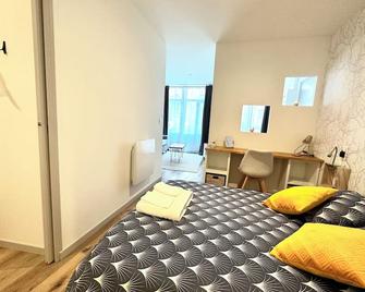 Bel appartement en plein centre ville - 里摩日 - 睡房