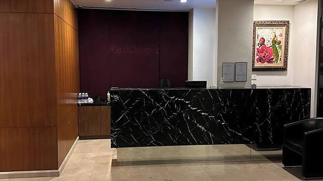 新加坡马里士他皇廷酒店
