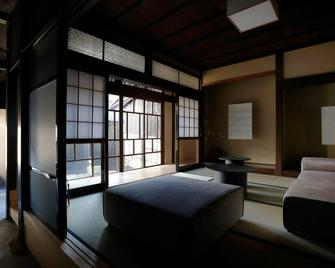 Entire building available for rent 3 rooms with / Nanjo-gun Fukui - 敦贺市 - 客厅