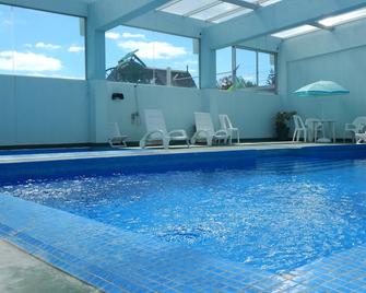 Apart Hotel Punta Sol - 埃斯特角城 - 游泳池