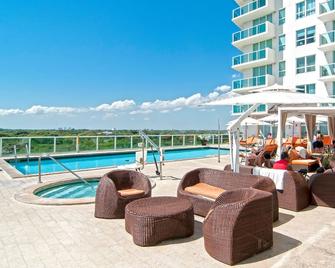 Luxury Condo @ Hotel Arya Coconut Grove - Bay View/Pool/Gym/Sauna/Free Parking!! - 迈阿密 - 游泳池