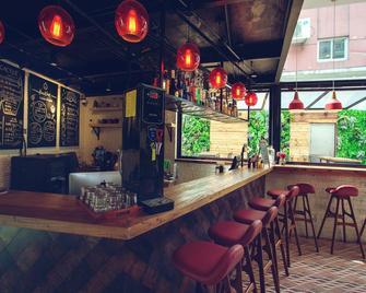 登巴国际连锁客栈（上海店） - 上海 - 酒吧