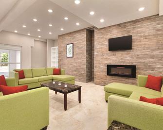 Country Inn & Suites by Radisson, Greensboro NC - 格林斯伯勒 - 大厅
