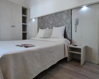 Design Hotel Astra B&B - 米萨诺阿德里亚蒂科 - 睡房