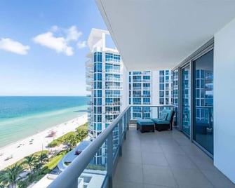 Beachfront on Collins Ave | Pool + Hot Tub | Florida - 迈阿密海滩 - 阳台