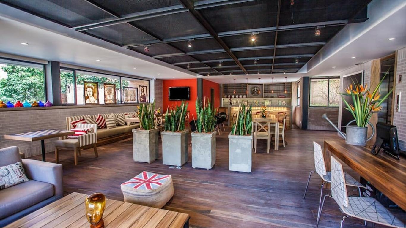 米卡套房酒店