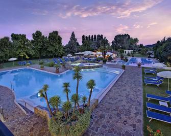 特姆德尔纳西奥尼酒店 - 蒙特格罗托泰梅 - 游泳池