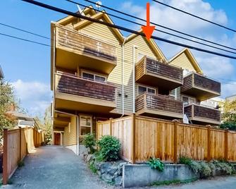 Centrally located dog-friendly townhome with private hot tub and patio - 西雅图 - 建筑