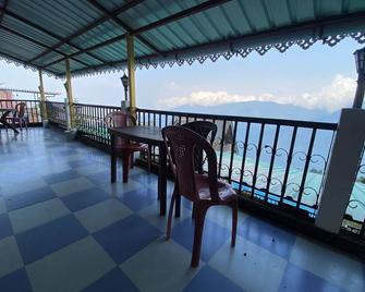 Benus Darjeeling Home A Backpacker Hub - 大吉岭 - 阳台