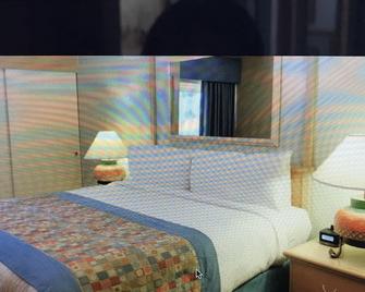 Spacious 2 bedroom 1300 sq. ft. Villa with balcony. - 棕榈泉 - 睡房