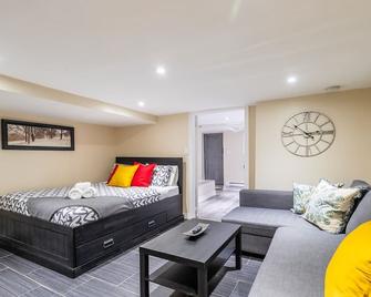 Modern Condo in the Heart Of St Clair West! - 多伦多 - 睡房