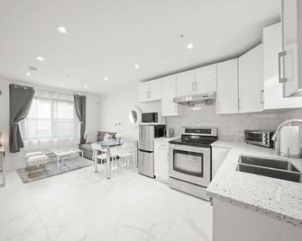 Entire New Cozy And Modern 2-Storey House - 温哥华 - 厨房
