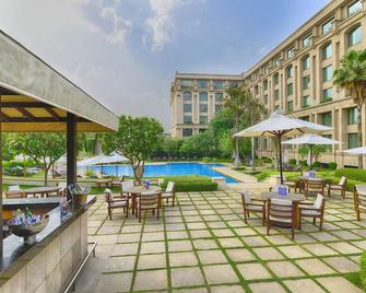 新德里大酒店 - 新德里 - 游泳池
