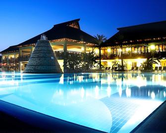 阿奎亚幻想水上公园 Spa 酒店 - 式 - 塞尔丘克 - 游泳池