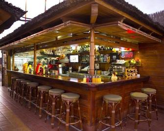 Bungalows Los Almendros - Exclusive Vacation Club - 马斯帕洛马斯 - 酒吧