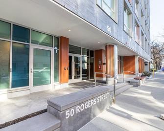 Striking Kendall Sq 1BR w/ Gym, near Restaurants, by Blueground - 波士顿 - 建筑
