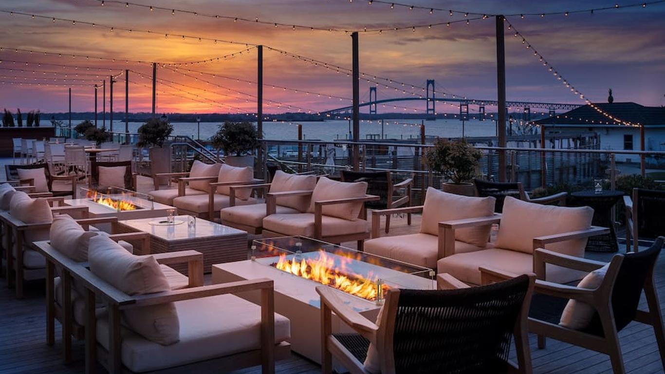 Newport Harbor 岛度假村