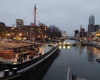 Boat Rooms on Water in Roterdam centrum - 鹿特丹 - 户外景观