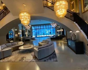 Uptown Dallas - Spacious 1 bd #1, WiFi, Parking, Restaurants & Shops & Safe - 达拉斯 - 大厅