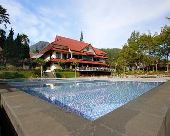 库苏玛阿格罗会议度假酒店 - 玛琅 - 游泳池
