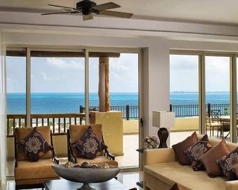 Luxury 4 Diamond Resort 3 bedroom penthouse sleeps 8 - 女人岛 - 客厅