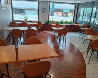 双风车酒店 - 里摩日 - 餐馆