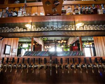 麦梅纳明斯老圣弗朗西斯酒店 - 本德 - 酒吧