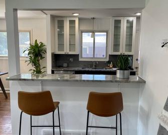 Classic and convenient - 4 bedroom house in the heart of Aurora! - 奥罗拉 - 厨房