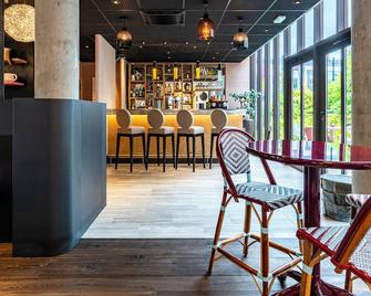 兰斯中心诺富特套房酒店 - 兰斯 - 酒吧