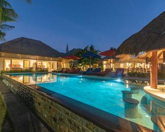 In Balance Resort - Pool View Villa 4 - 新加拉惹 - 游泳池