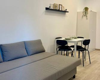 Los Mellis Apartment - María Zambrano Train Station & Bus - 马拉加 - 客厅