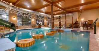 凯利贝斯特韦斯特优质酒店 - 比灵斯 - 游泳池