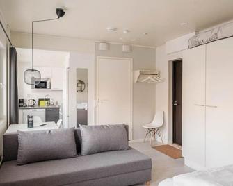 Norden Homes Quick & Easy Airport and City Centre Access - 赫尔辛基 - 客厅