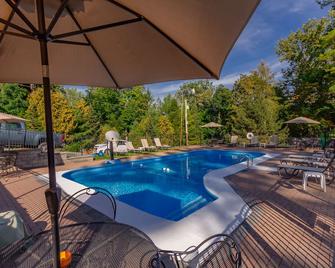 Lake George 5 Bed/ 3 Bath home w/ lake & resort access - 乔治湖 - 游泳池