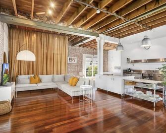 New York-Style Loft in Sydney CBD with City Views - 悉尼 - 客厅