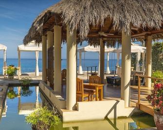 The Spa Retreat Boutique Hotel - 尼格瑞尔 - 露台