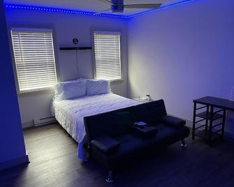 Newly Furnished Self Check-In Studio Apartment! - 印第安纳波利斯 - 睡房