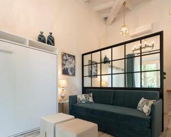 Mirko apartment with free parking by Florence Sweet Homes - 佛罗伦萨 - 客厅