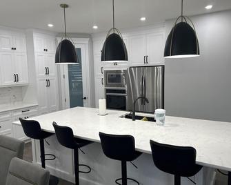 Hillary Homes Bed and Breakfast Calgary - 卡尔加里 - 餐厅