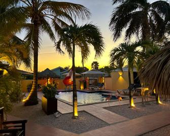 Boutique Hotel Sonrisa Bonaire - 仅限成人 - 克拉伦代克 - 游泳池
